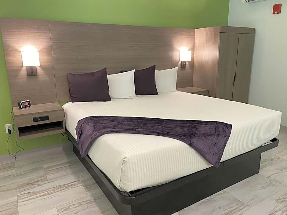 Photo 1 of 5 of 1 King Bed