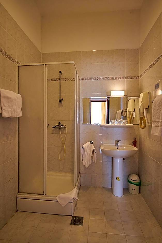 Hotel Vila Ružica- glavna zgrada i depandanse