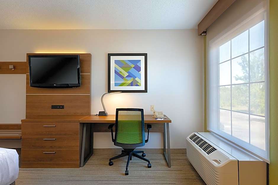 Holiday Inn Express & Suites Milton East I-10 By IHG