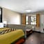 Super 8 by Wyndham Universal City