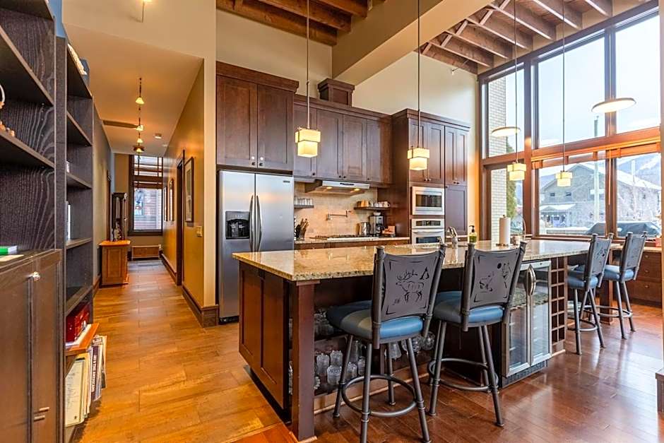 Luxurious 901 Condos by Fernie Central Reservations