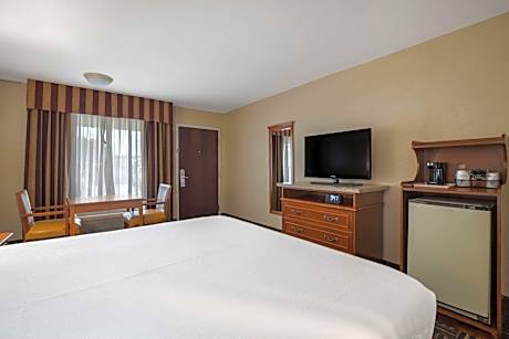 King Room with Bath Tub - Disability Access