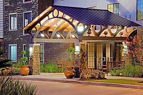 1 Queen 1 Bedroom Suite Mobility Accessible Tub