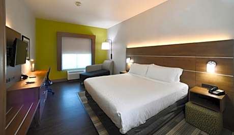 Suite - Hearing Accessible - Non-Smoking