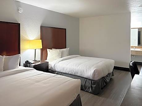 Queen Room with Two Queen Beds - Disability Access - Smoking