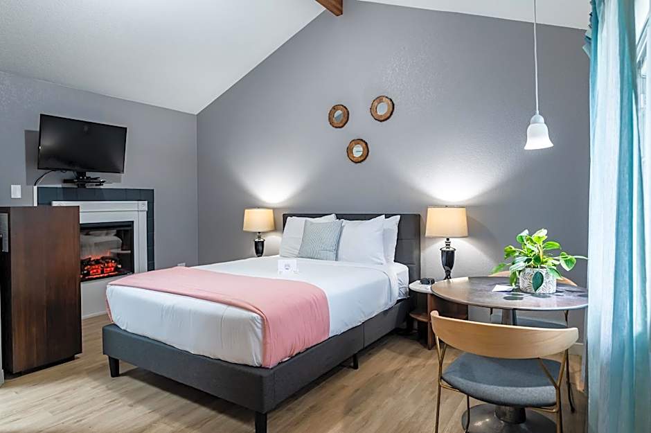Inn at Haystack Rock