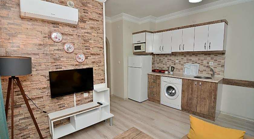 Cleopatra King Apart