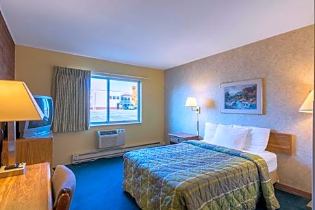 1 King Bed | Non-Smoking