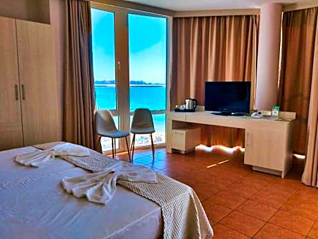 Studio with Sea View and Balcony