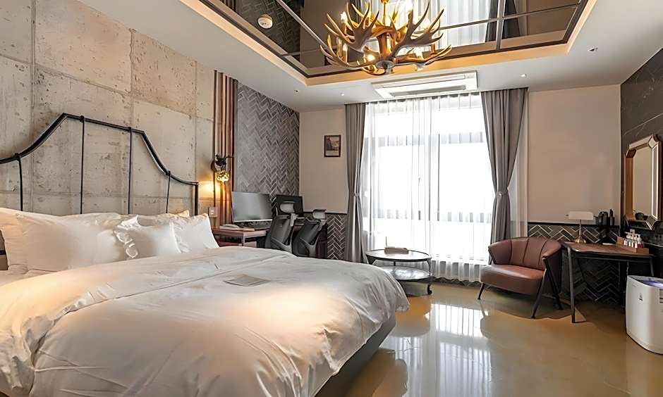 Hotel February Dong Seong Ro