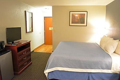 1 King Bed Non-Smoking