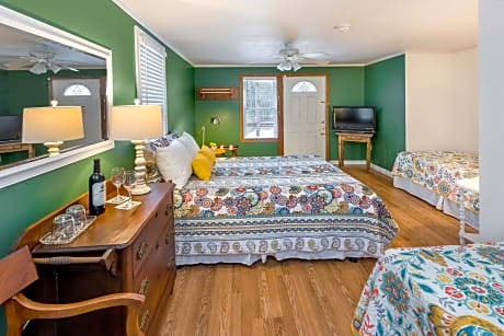 Quadruple Room - Pet Friendly with Partial Ocean View