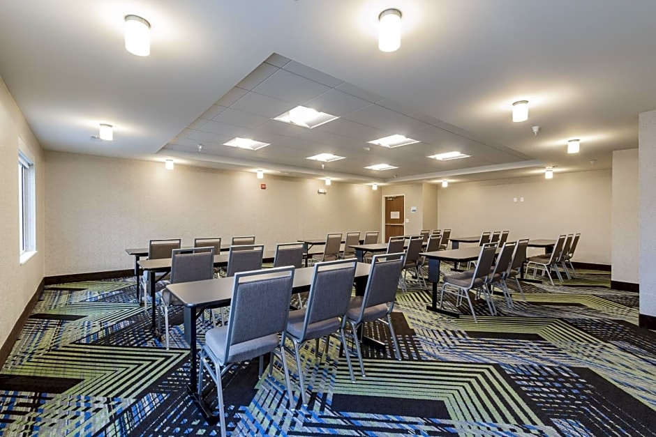 Holiday Inn Express and Suites- South Bend Casino By IHG