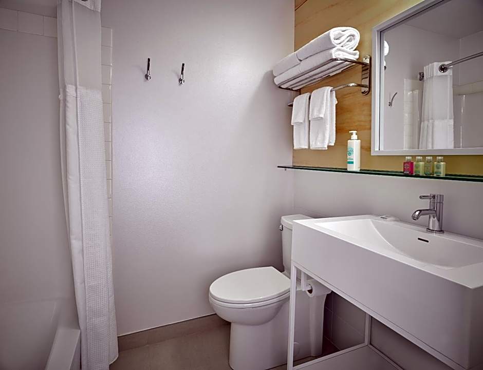 Coast Canmore Hotel & Conference Centre