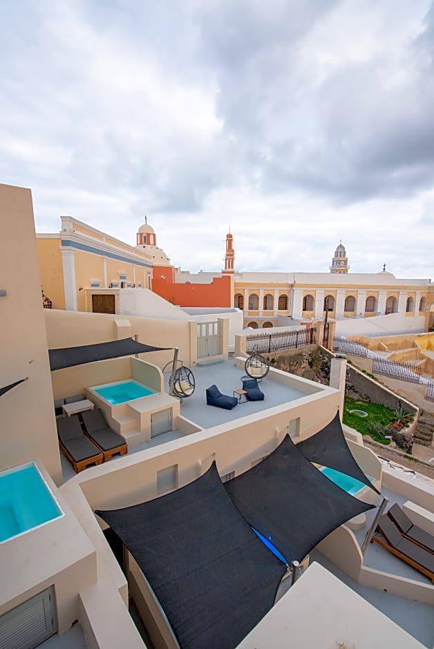 Caldera Cliff Illusion Suites