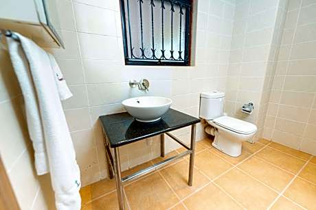 Apartment - Queen Bed Non-Smoking Executive One Bedroom Lounge Area Wi-Fi Hairdryer Full Breakfast