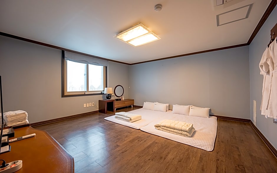 Tongyeong Anchovy Tourist Hotel