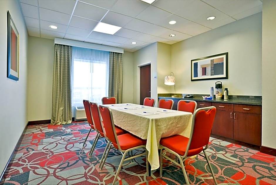 Holiday Inn Express & Suites Utica By IHG