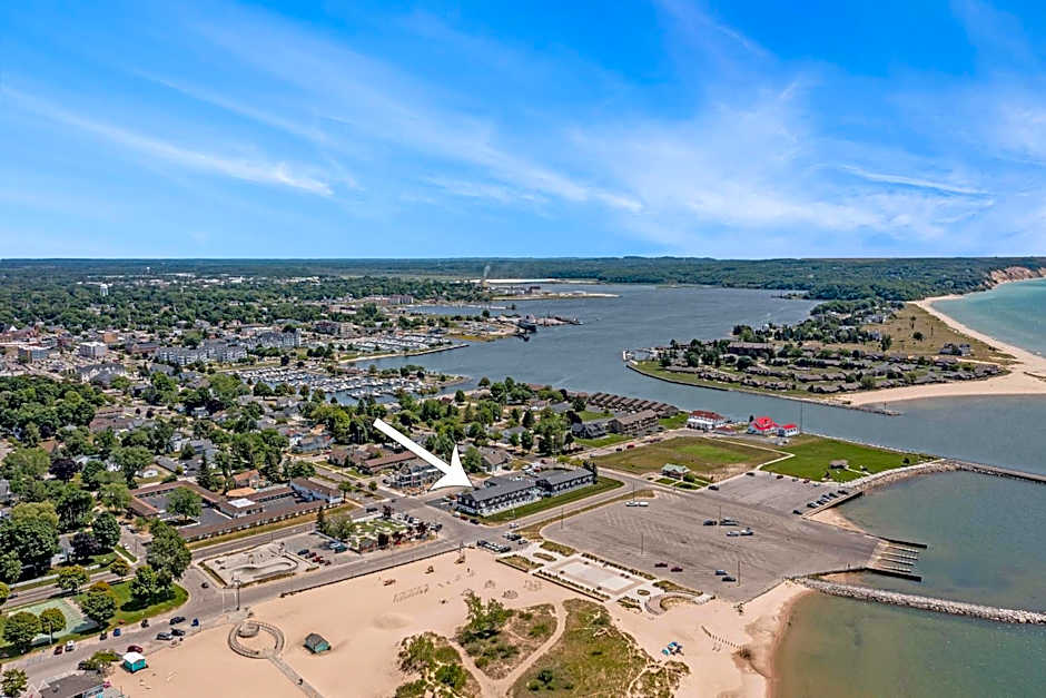 Snyders Shoreline Inn