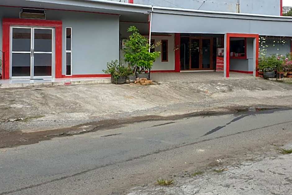 RedDoorz @ Hotel Yaki Mamuju