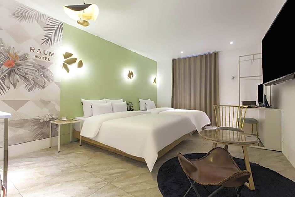 HOTEL RAUM