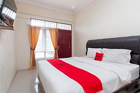 RedDoorz @ Samuel Homestay Pematangsiantar