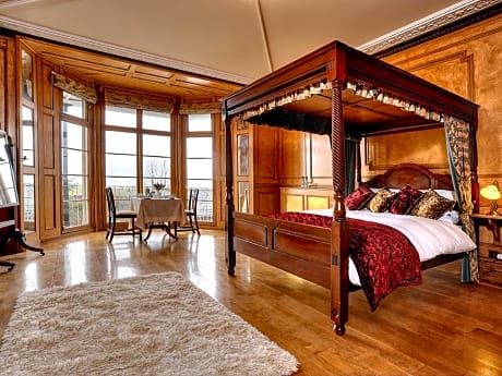 Luxury Four Poster Room with Shower