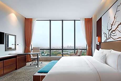 Deluxe King Room with Bathtub - INR 1,200 Hotel Credit per stay, 20% F&B Discount & Happy Hours (1 + 1 IMFL - 4 pm to 8 pm at 31/32)