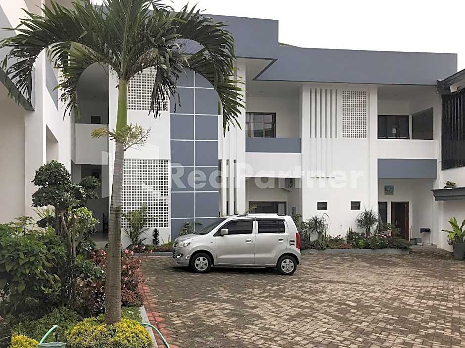 Hotel D88 Mitra RedDoorz near Santera Flower Garden