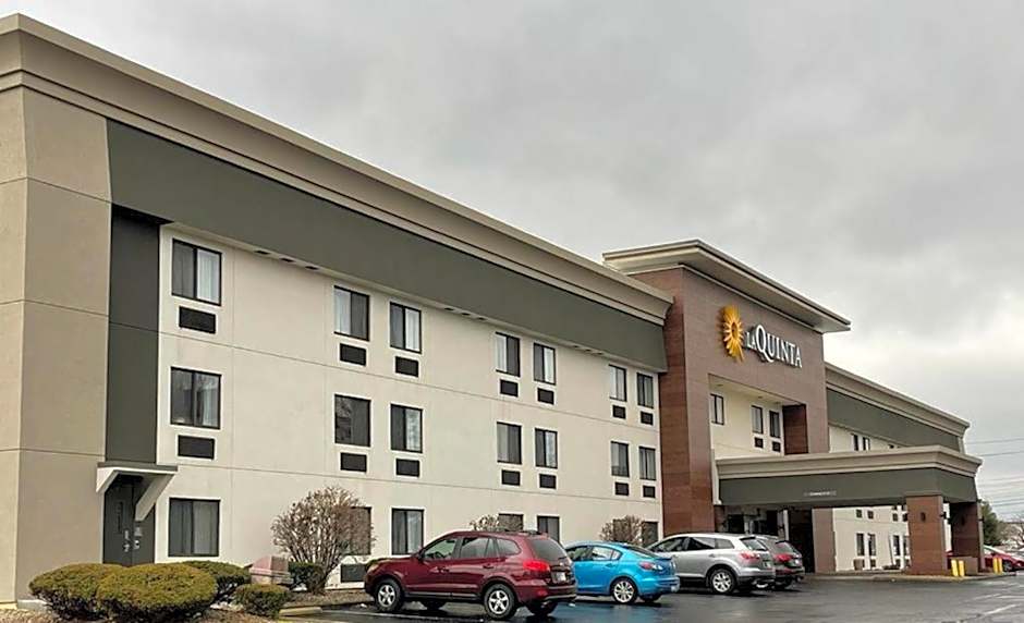 La Quinta Inn & Suites by Wyndham Indianapolis Airport Executive