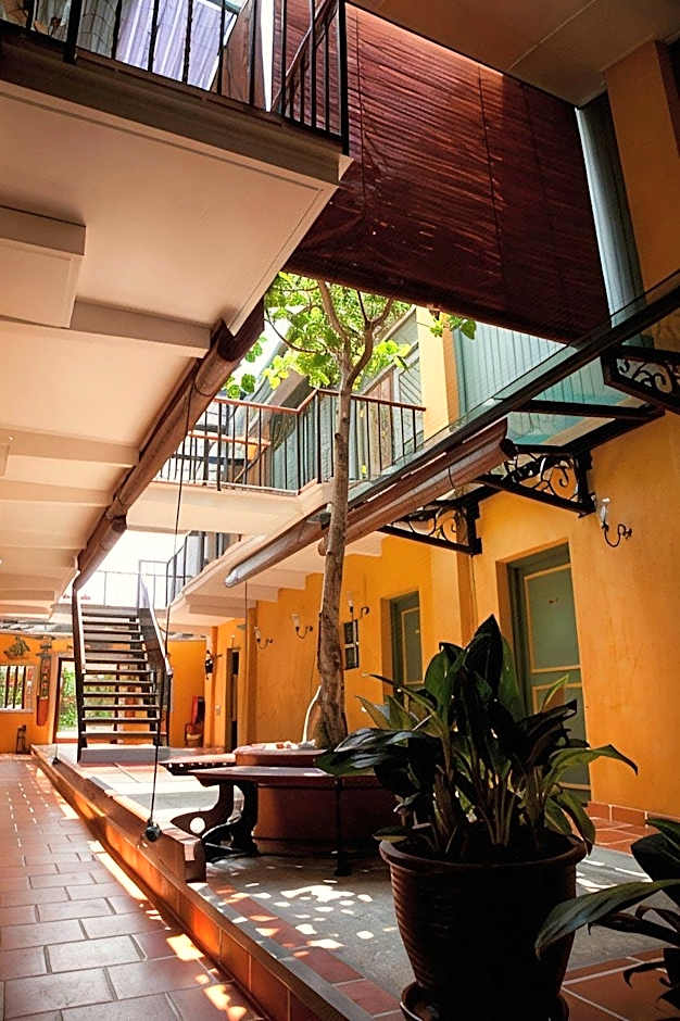 Nam Keng Hotel
