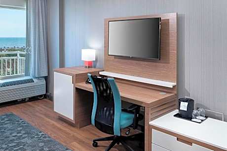 Deluxe Room, 1 King Bed with Sofa bed (Hearing Accessible) (1 King Bed and 1 Double Sofa Bed)