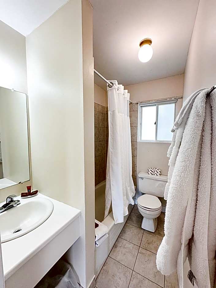 Oasis by the Bay Vacation Suites