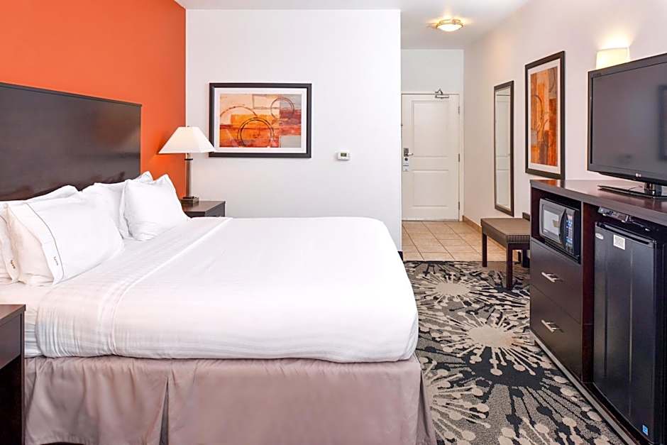 Holiday Inn Express & Suites Greenfield By IHG
