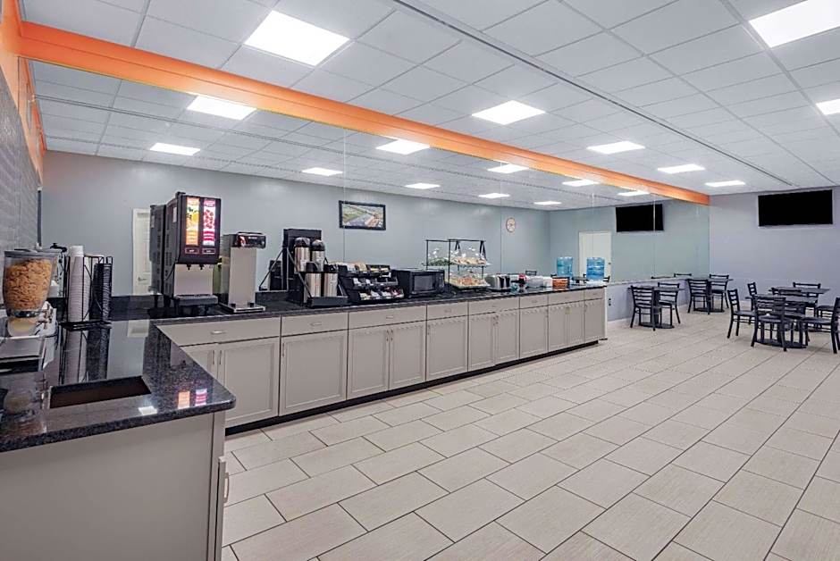 Howard Johnson by Wyndham Staunton