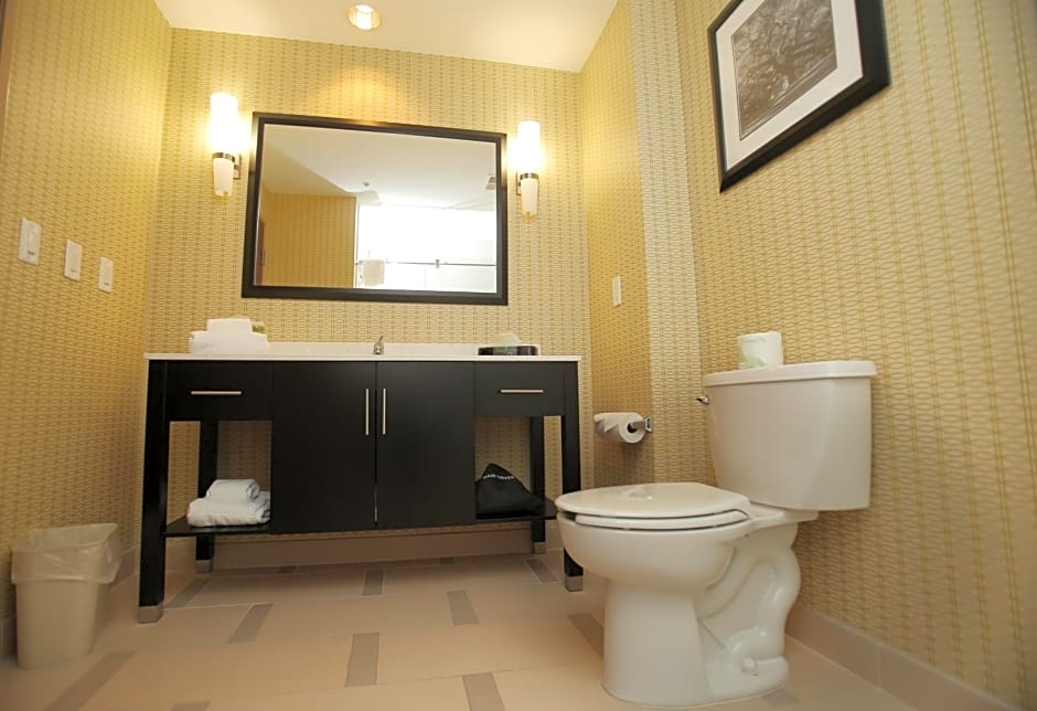 Holiday Inn Express & Suites Southport - Oak Island Area, an IHG Hotel