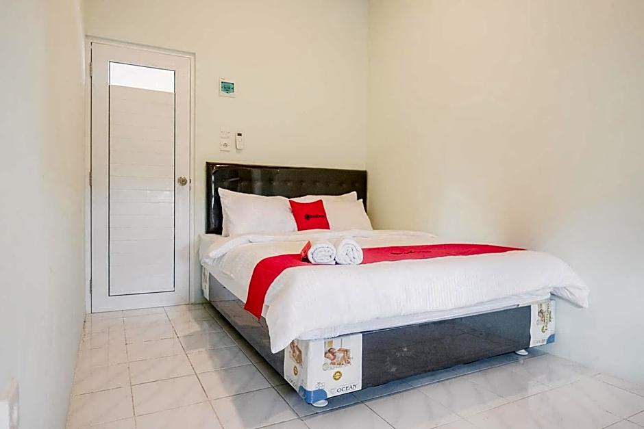 RedDoorz @ Jalan Pangeran Antasari Lampung 2