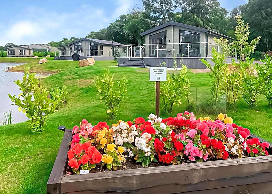 Lakeside Luxury Lodges