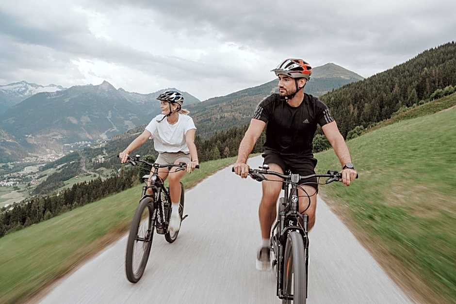 Österreichischer Hof-im Bademantel direkt in die Alpentherme