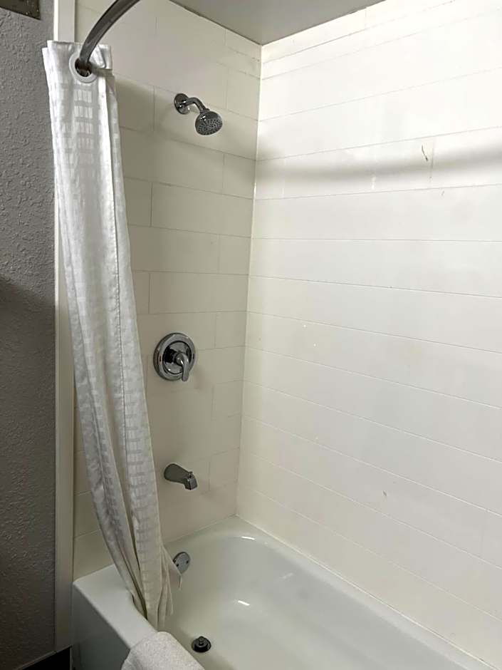 Super 8 by Wyndham Clemmons/Winston-Salem Area