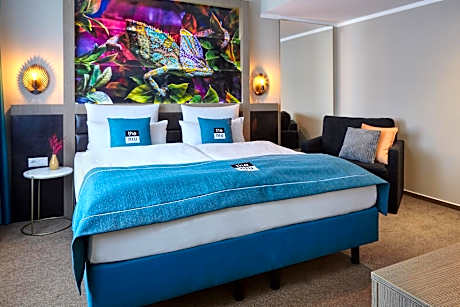 Premium Queen room with single sofa bed