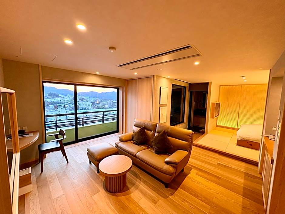 Photo 1 of 1 of Deluxe Suite, Jetted Tub
