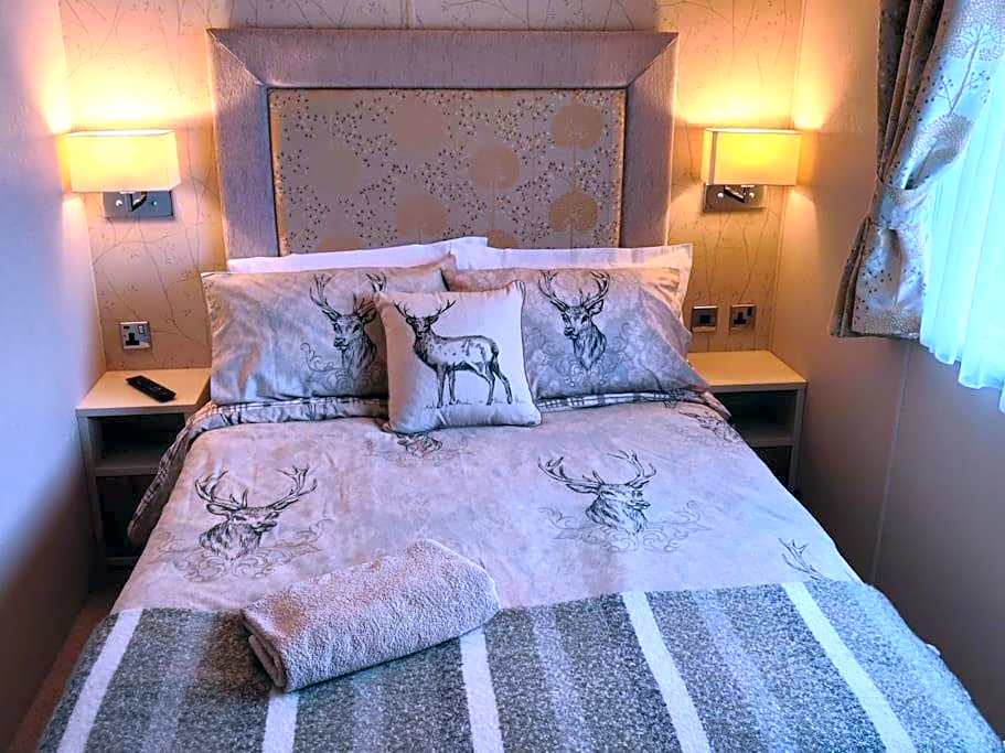 Forest Getaway, sleeps 6 at Bashley, leisure PASS included