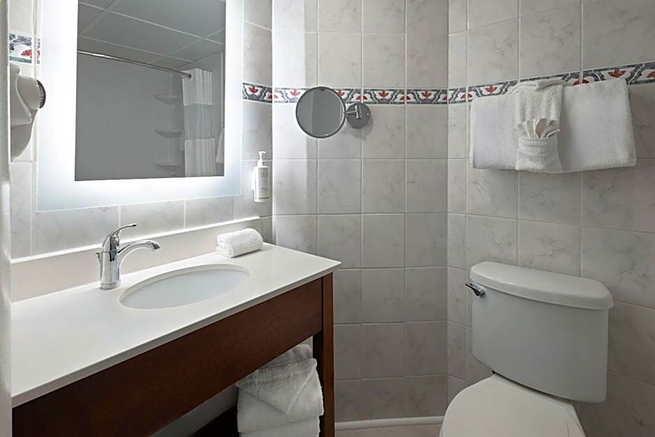 Howard Johnson Plaza Hotel by Wyndham Ocean City Oceanfront