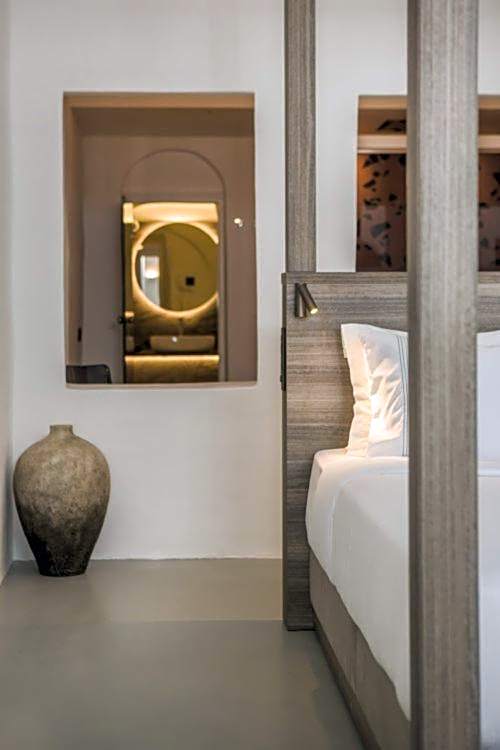 Sun Rocks Boutique Hotel - Caldera View Suites & Sunset Dining Experience