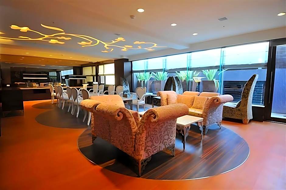 Monarch Skyline International Hotel