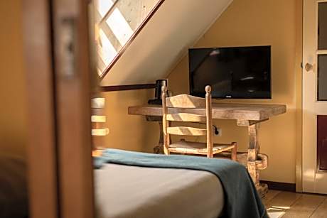 Single Room with Private Bathroom