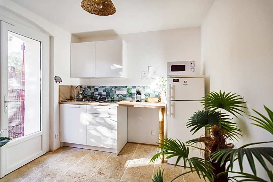 Gîtes Mas des rochers - Case bambou avec Spa