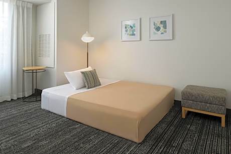 One-Bedroom Queen Suite