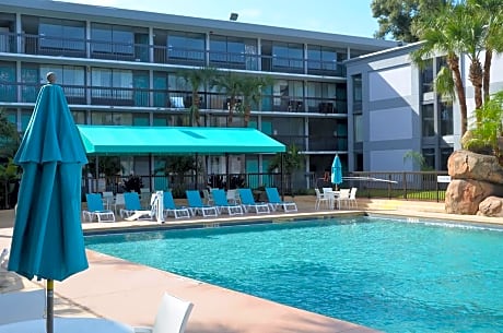 Opal Hotel & Suites